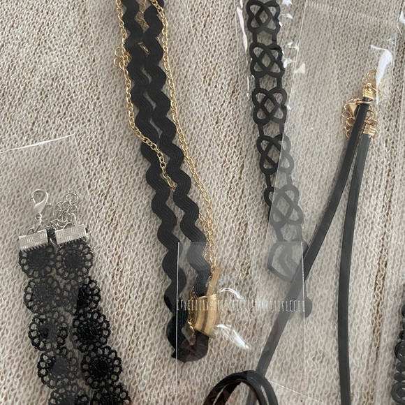 NEW BUNDLE OF 15 DIFFERENT CHOCK HOLD NECKLACES - Picture 6 of 7